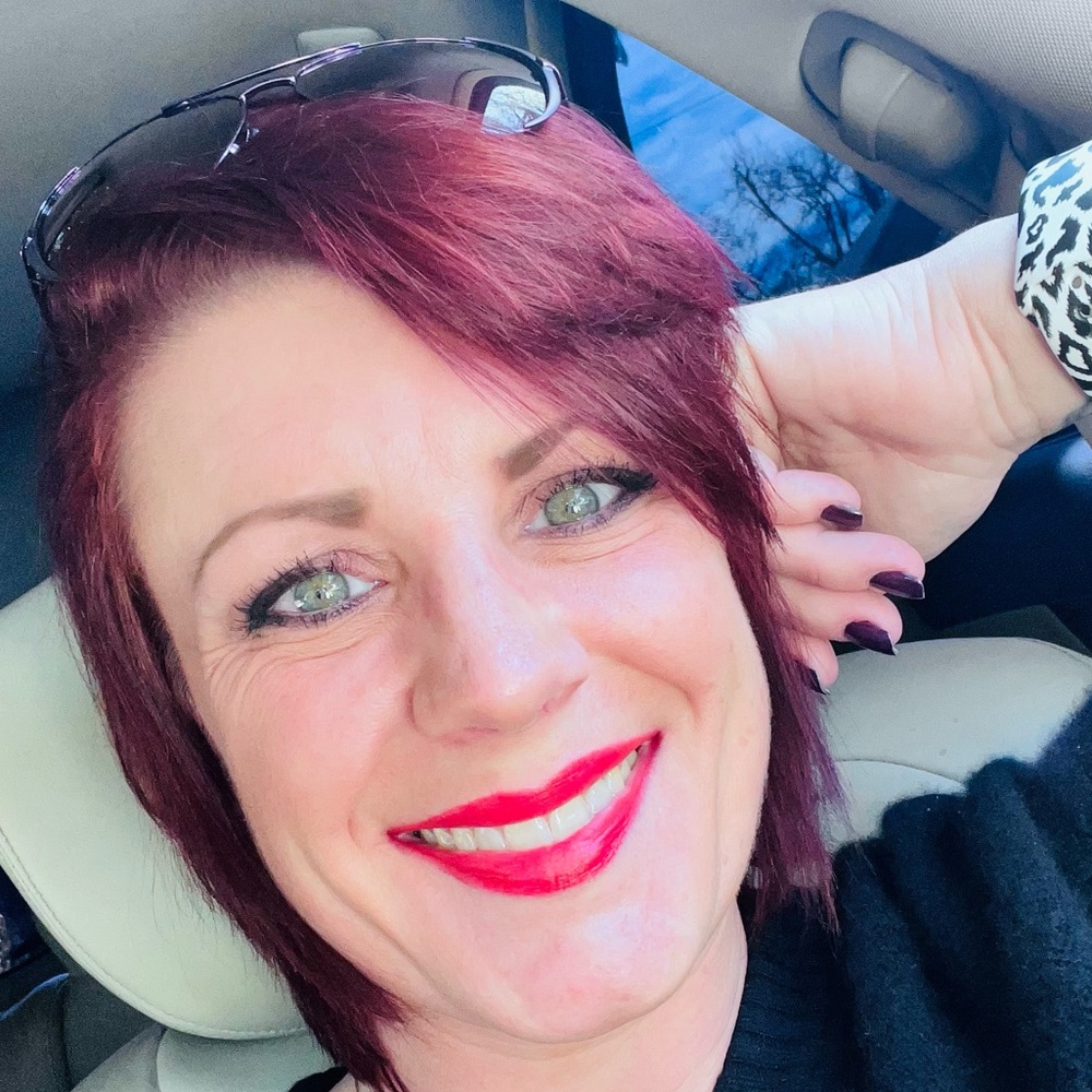 Meet your Posher, Whitnee